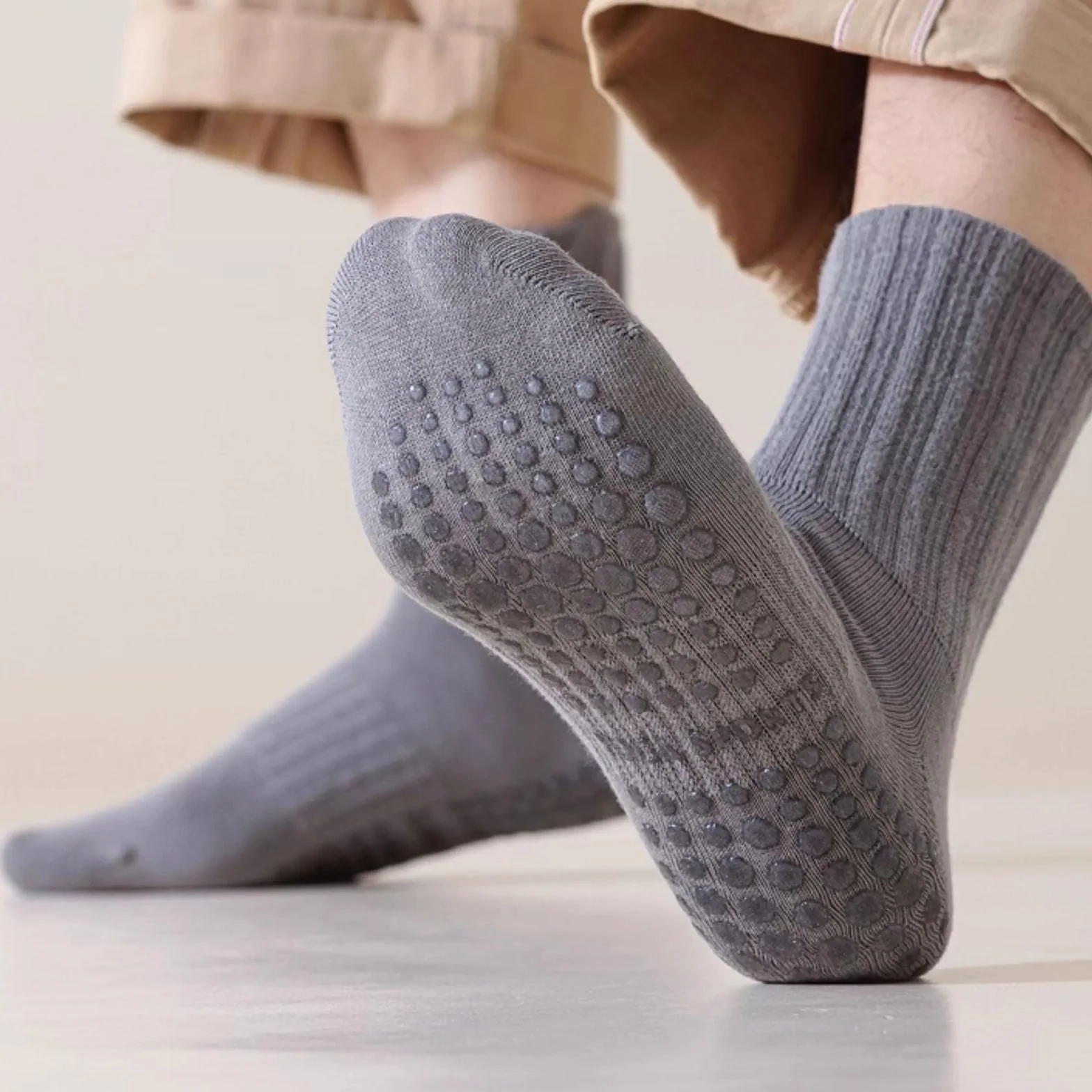 Sock Stop antypoślizgowa 100 g przezroczysta farba antypoślizgowa na bazie wody (nie lateks), do tekstyliów, bezpieczna przyczepność na gładkich podłogach, łatwe zastosowanie z butelki