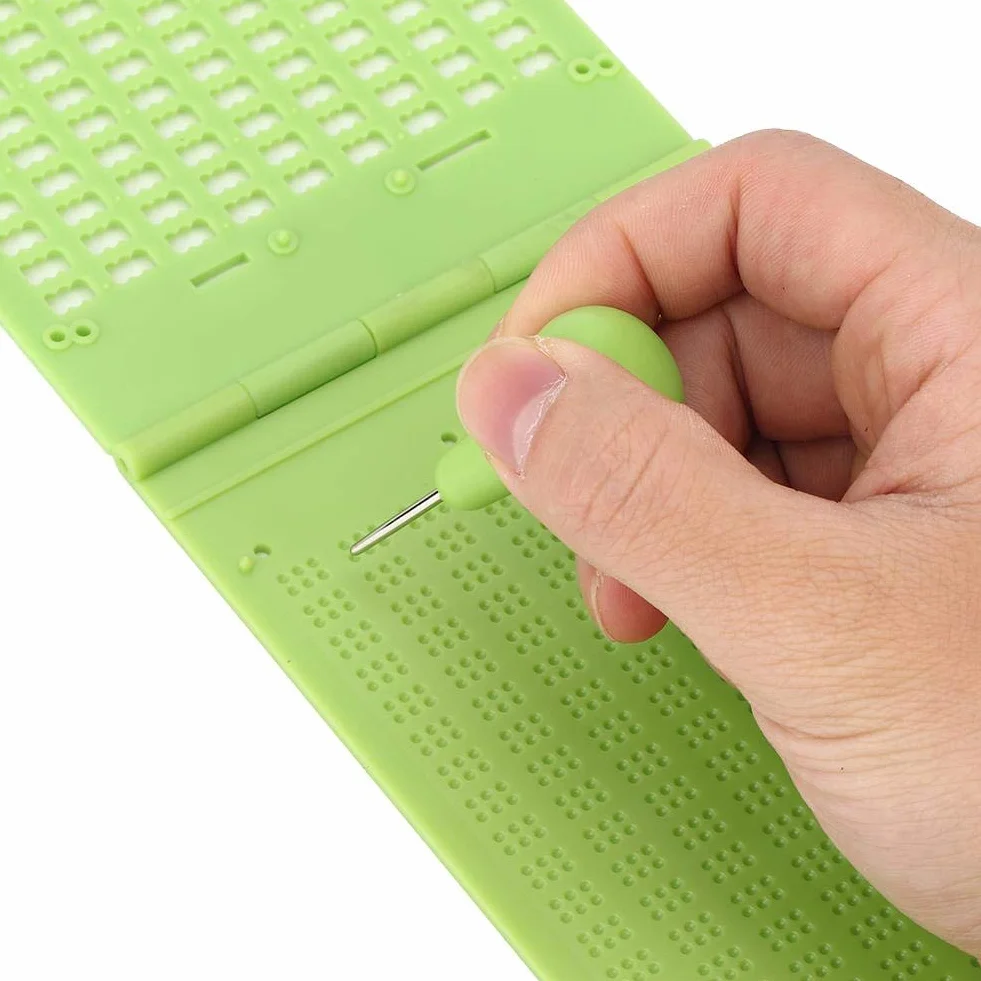 Braille Aids narzędzie do pisania, narzędzie Braille Aids przenośne plastikowe 9 linii 30 komórek Braille do pisania łupki dostępne z małym stylem, zapewniając idealne wrażenia z nauki Braille'a