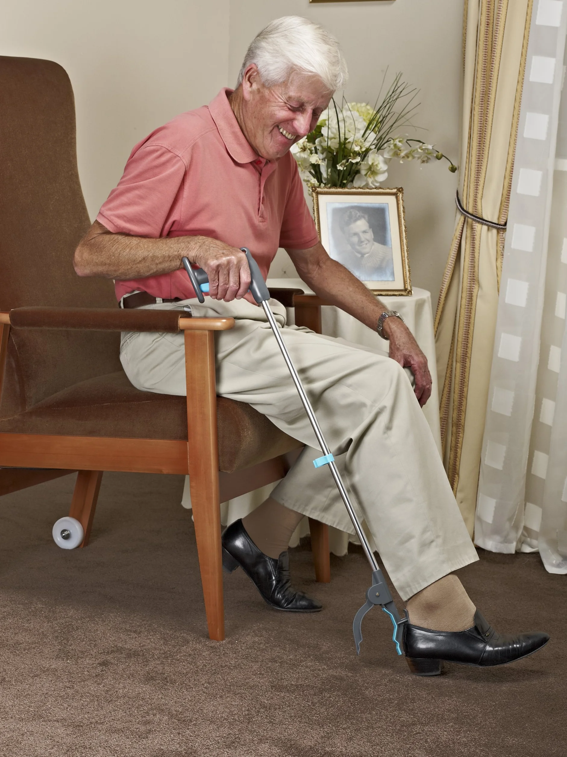 NRS Healthcare Combi-Reacher – 81 cm (32 cale) pomoc do chwytania, kij chwytakowy i zbieracz żwirku